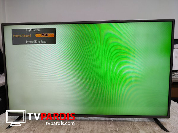 تغییر رنگ بخشی از پنل تلویزیون